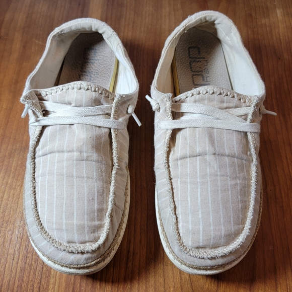 Hey Dude Wendy Slip-On Loafers Beige Stripes Size 10 Lightweight Cozy Moccasins - Picture 1 of 8